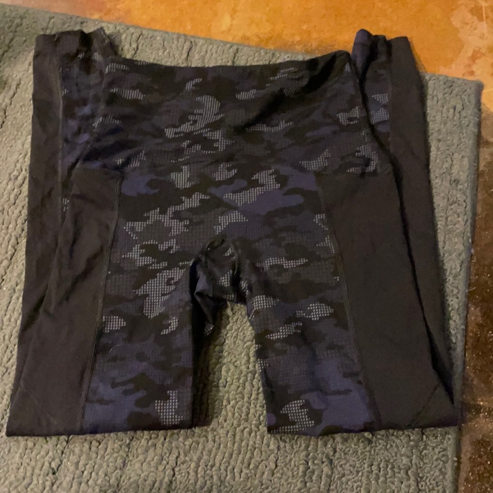 SPANX Patterned Athletic Leggings